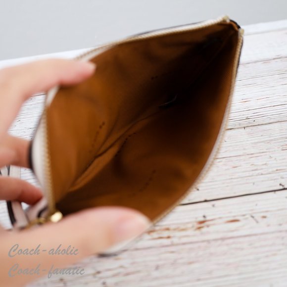 NWT Coach C3650G Pebble Leather Small Corner Zip Wristlet in Chalk - Picture 7 of 7